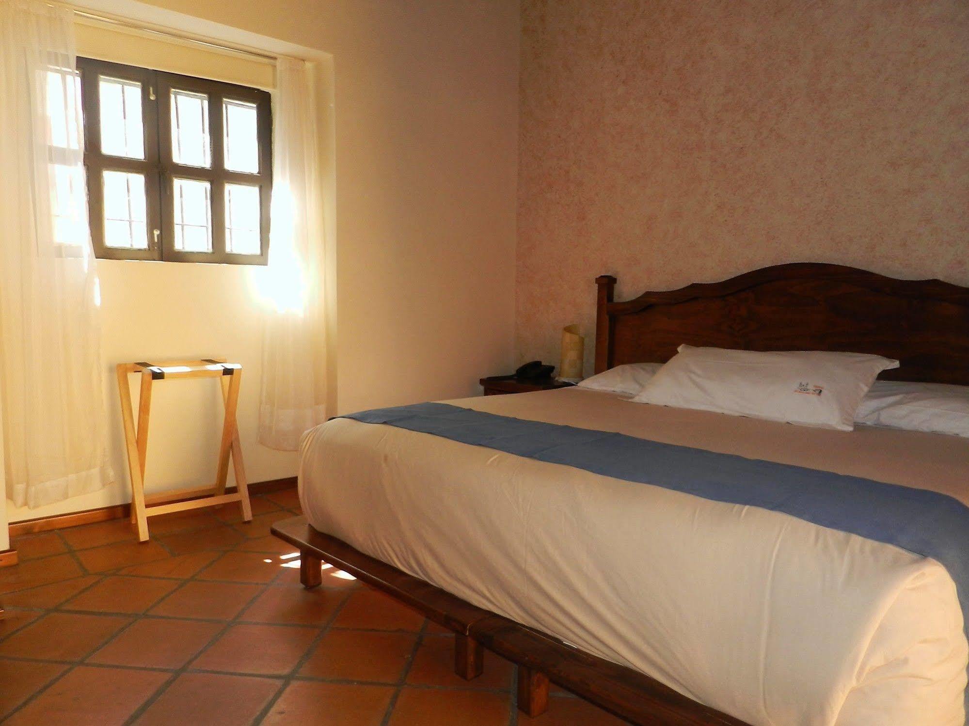 Collection O Al Otro Lado Del Rio, Puebla Ξενοδοχείο Εξωτερικό φωτογραφία A room at Hotel San Cristóbal